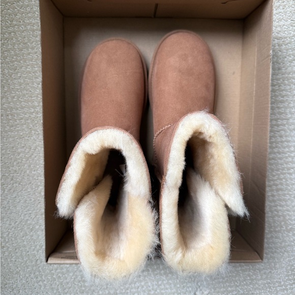 UGG Bailey Button II - Picture 7 of 9